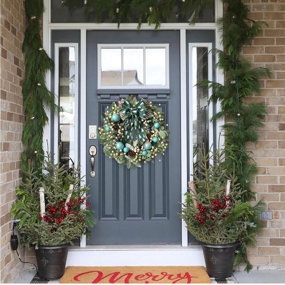 Festive Winter Xmas Green Holiday Wreath with Bow - Picture 4 of 5